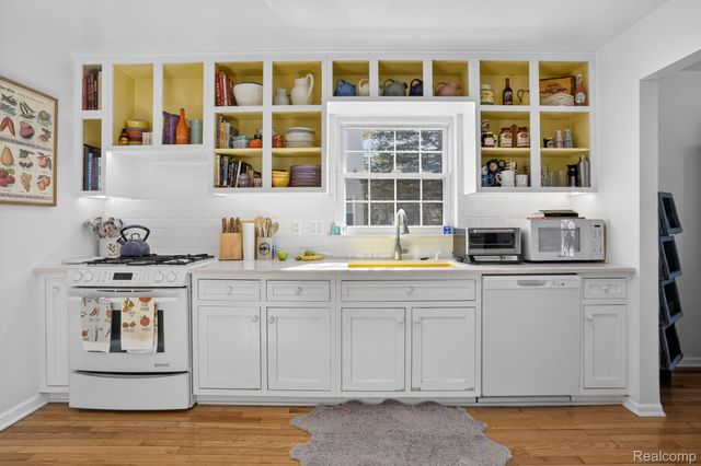 328 Four Seasons Drive, Lake Orion Village, MI 48360