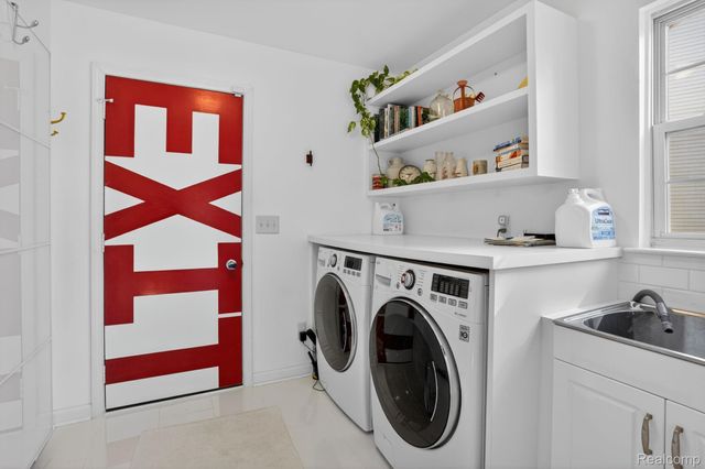 328 Four Seasons Drive, Lake Orion Village, MI 48360