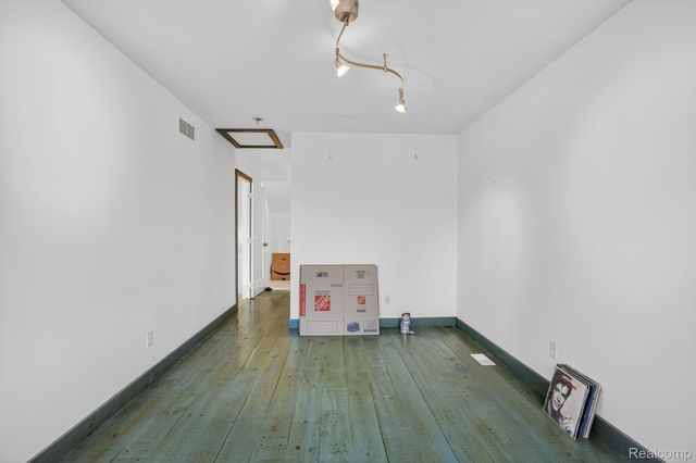 328 Four Seasons Drive, Lake Orion Village, MI 48360