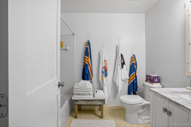 328 Four Seasons Drive, Lake Orion Village, MI 48360