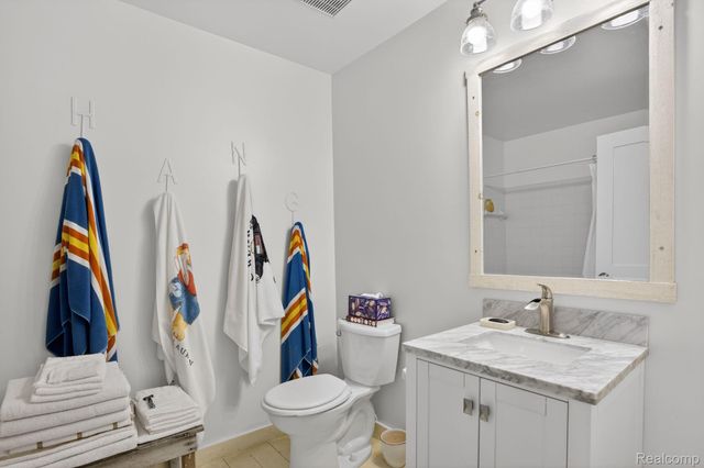 328 Four Seasons Drive, Lake Orion Village, MI 48360