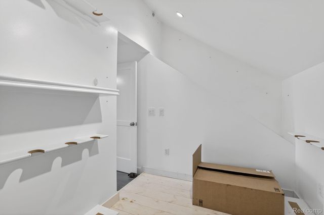 328 Four Seasons Drive, Lake Orion Village, MI 48360