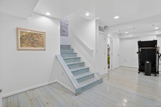 328 Four Seasons Drive, Lake Orion Village, MI 48360