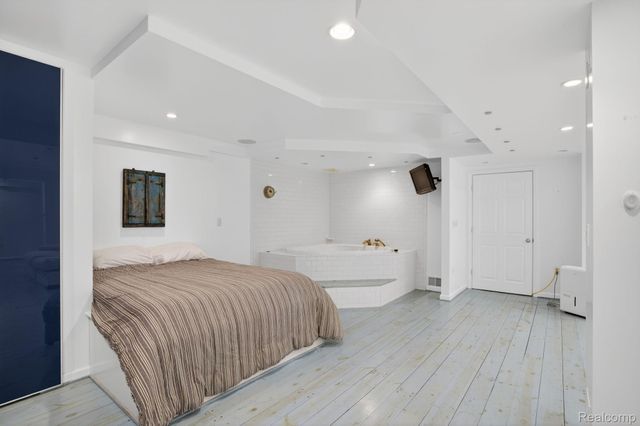 328 Four Seasons Drive, Lake Orion Village, MI 48360