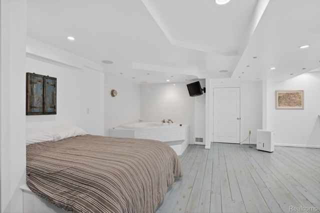 328 Four Seasons Drive, Lake Orion Village, MI 48360