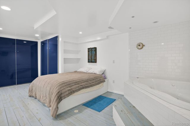 328 Four Seasons Drive, Lake Orion Village, MI 48360