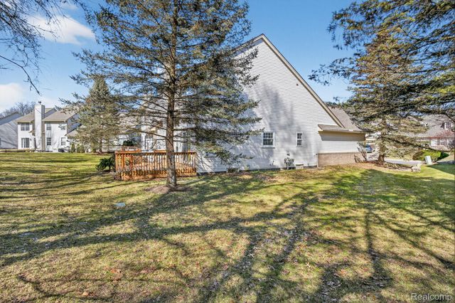 328 Four Seasons Drive, Lake Orion Village, MI 48360