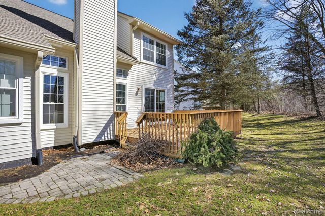 328 Four Seasons Drive, Lake Orion Village, MI 48360