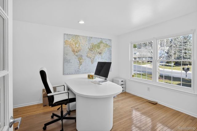 328 Four Seasons Drive, Lake Orion Village, MI 48360