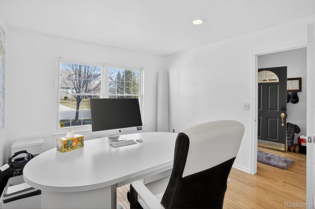 328 Four Seasons Drive, Lake Orion Village, MI 48360