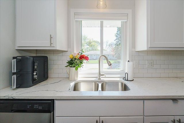 10016 Pillsbury Avenue S, Bloomington, MN 55420