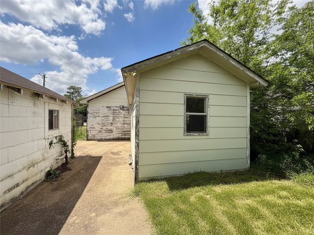 3206 N Jim Miller Road, Dallas, TX 75227