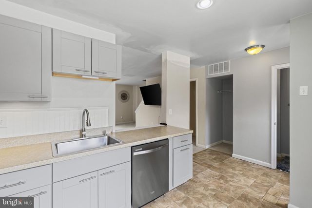 16 HARDWOOD DR, Rosedale, MD 21237