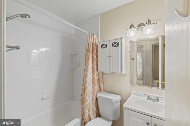 16 HARDWOOD DR, Rosedale, MD 21237