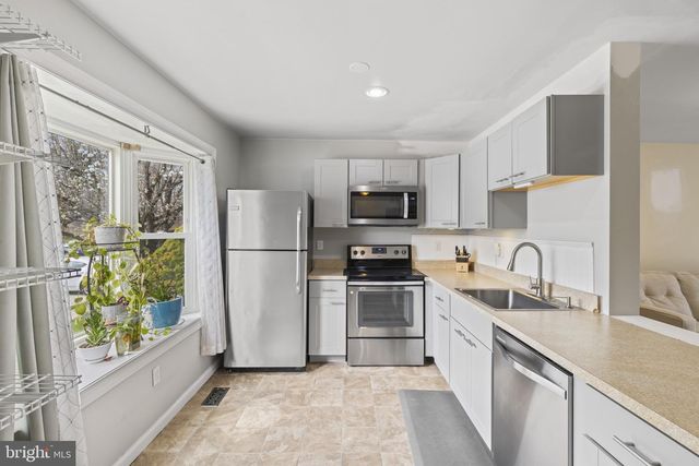 16 HARDWOOD DR, Rosedale, MD 21237