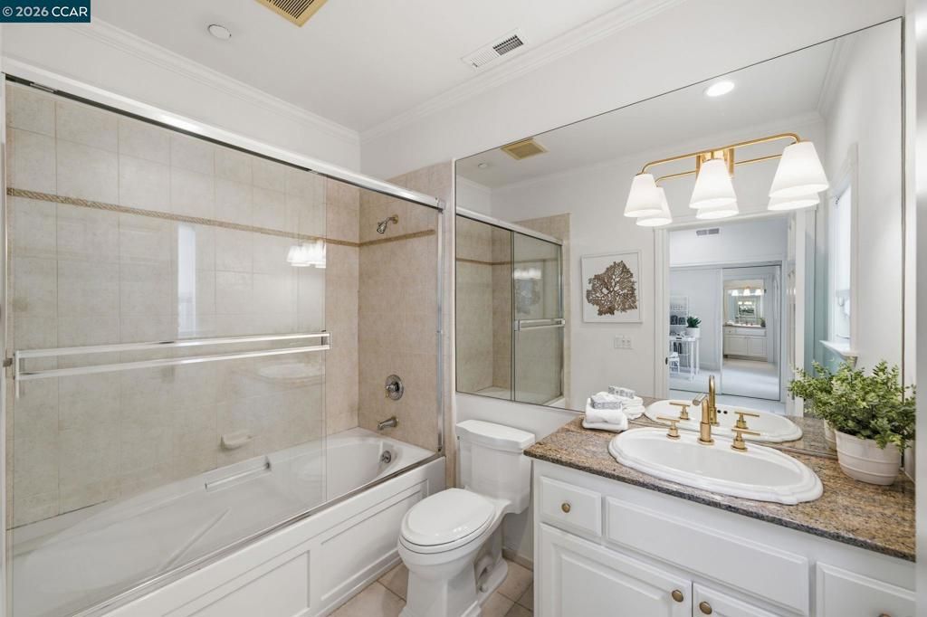 Image 14 of property listing at 3 Honey Hill Ct, Orinda, CA 94563