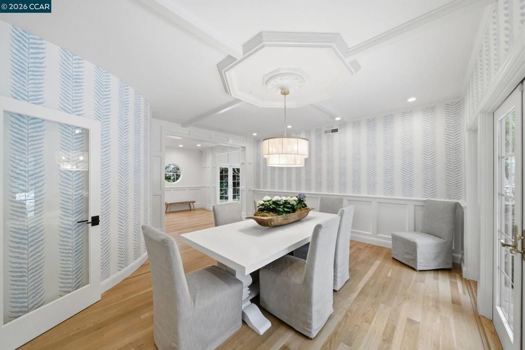 Image 16 of property listing at 3 Honey Hill Ct, Orinda, CA 94563