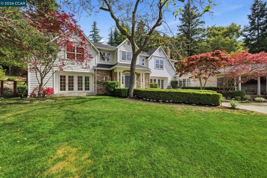 Image 2 of property listing at 3 Honey Hill Ct, Orinda, CA 94563