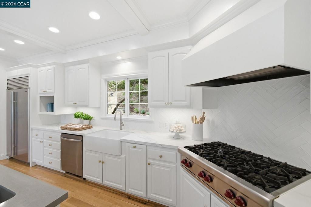 Image 23 of property listing at 3 Honey Hill Ct, Orinda, CA 94563