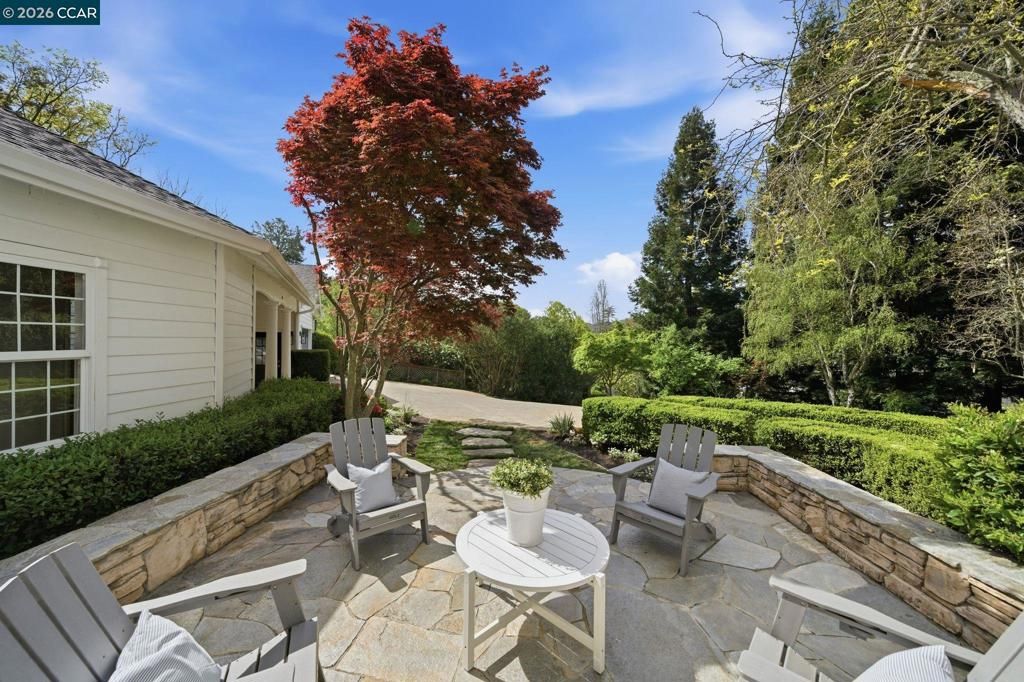 Image 25 of property listing at 3 Honey Hill Ct, Orinda, CA 94563