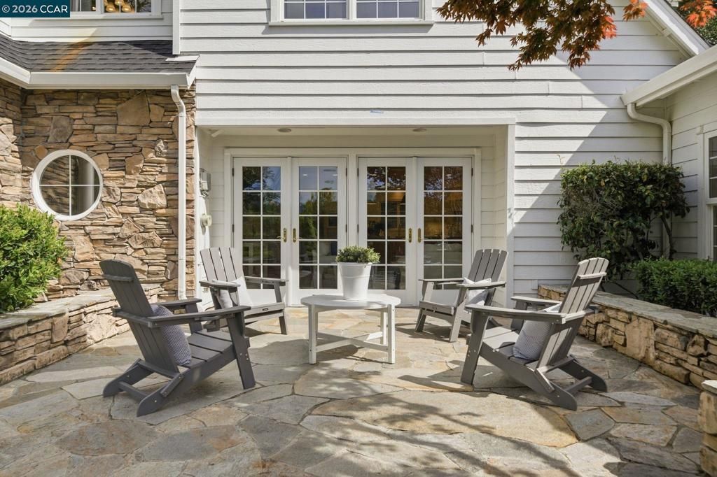 Image 26 of property listing at 3 Honey Hill Ct, Orinda, CA 94563