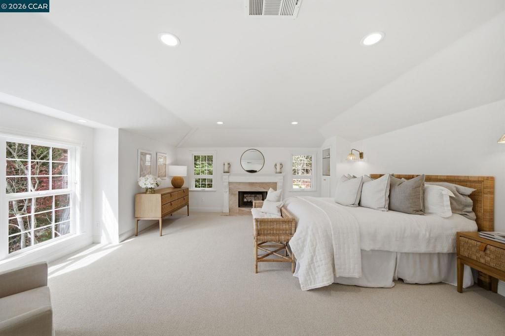 Image 35 of property listing at 3 Honey Hill Ct, Orinda, CA 94563