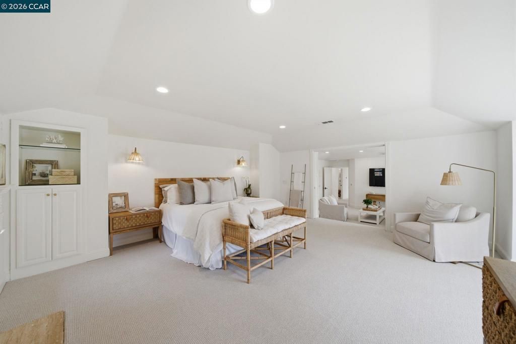 Image 36 of property listing at 3 Honey Hill Ct, Orinda, CA 94563