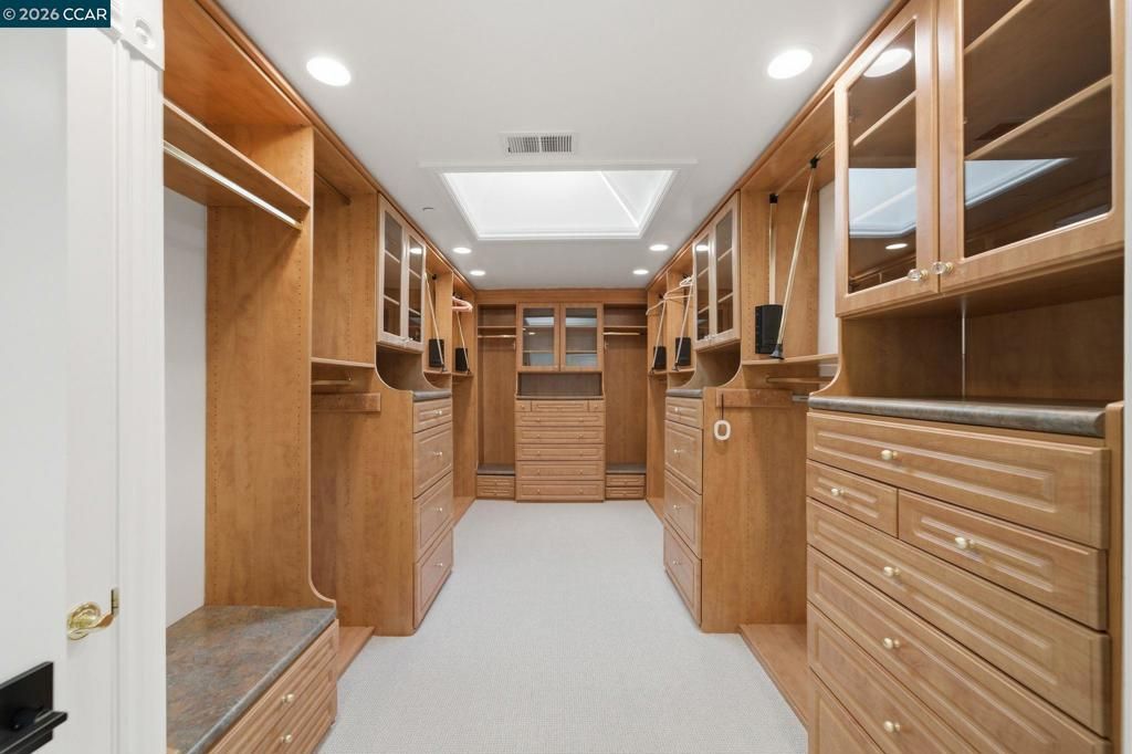 Image 41 of property listing at 3 Honey Hill Ct, Orinda, CA 94563