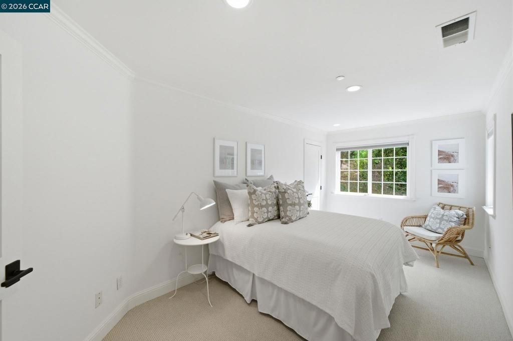 Image 42 of property listing at 3 Honey Hill Ct, Orinda, CA 94563