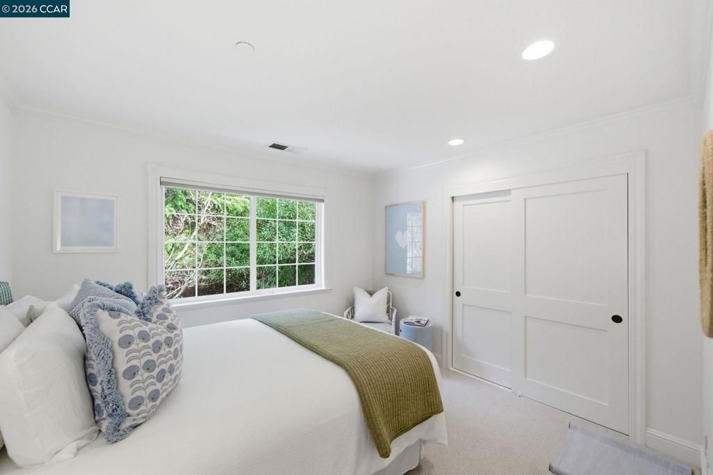 Image 43 of property listing at 3 Honey Hill Ct, Orinda, CA 94563