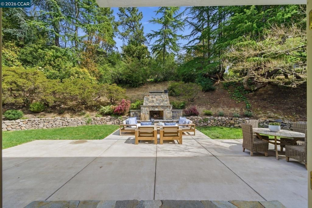 Image 49 of property listing at 3 Honey Hill Ct, Orinda, CA 94563