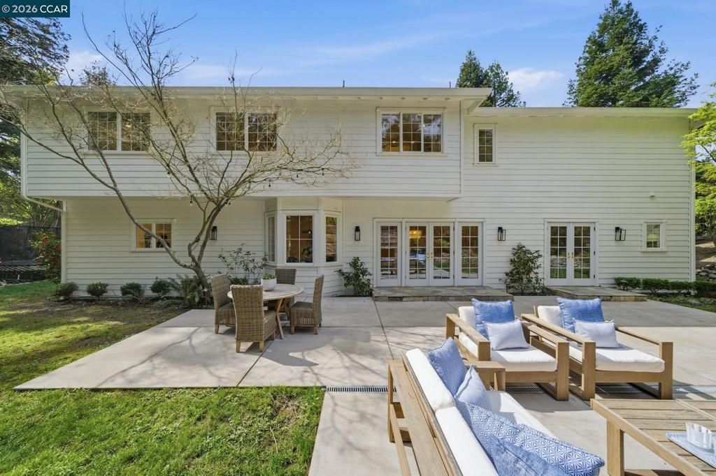 Image 54 of property listing at 3 Honey Hill Ct, Orinda, CA 94563