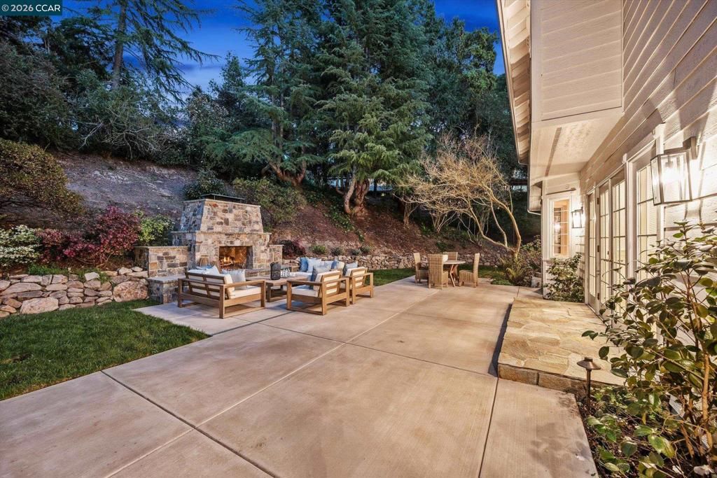 Image 56 of property listing at 3 Honey Hill Ct, Orinda, CA 94563