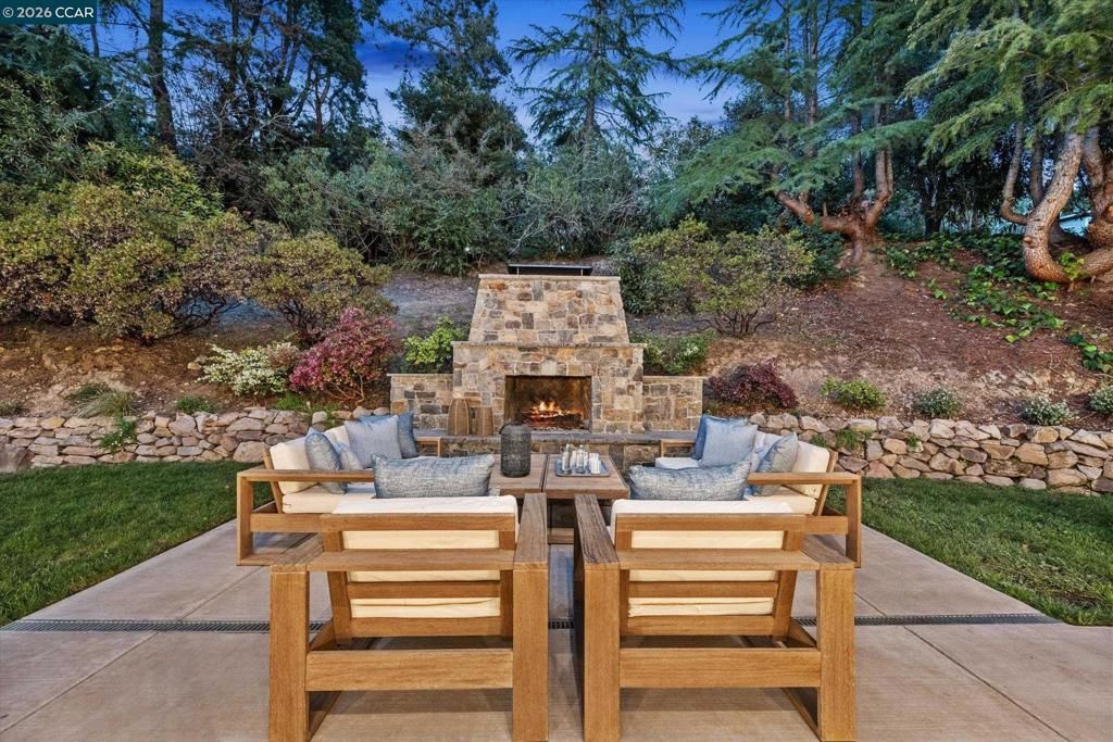 Image 58 of property listing at 3 Honey Hill Ct, Orinda, CA 94563