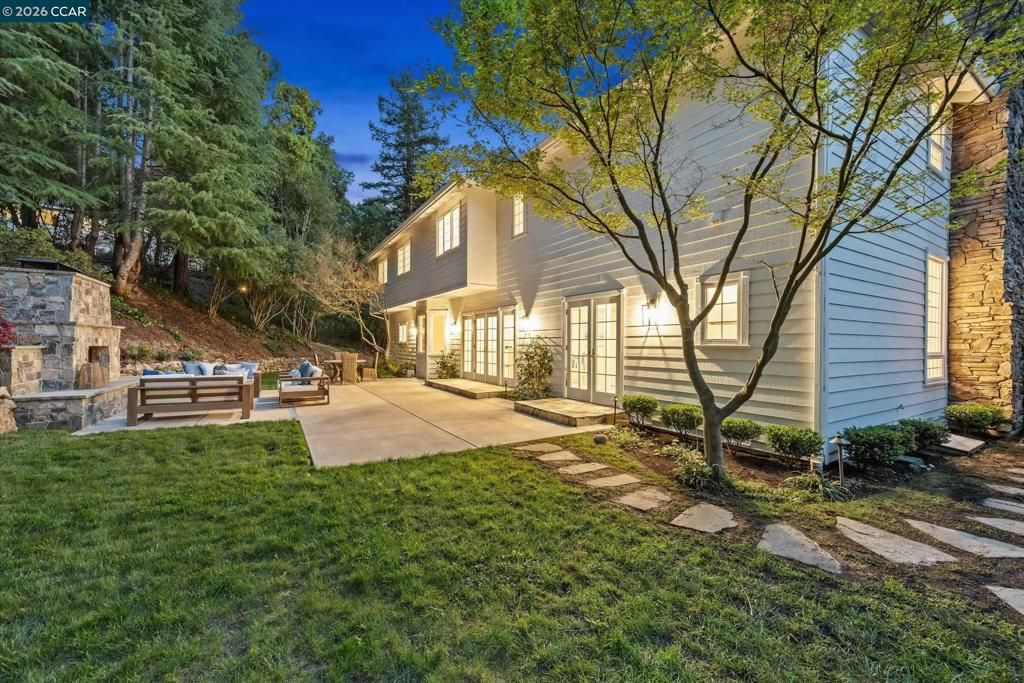 Image 59 of property listing at 3 Honey Hill Ct, Orinda, CA 94563