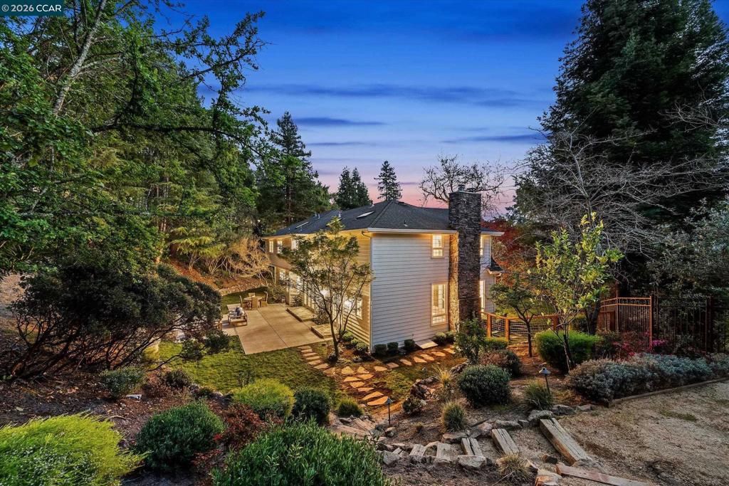 Image 60 of property listing at 3 Honey Hill Ct, Orinda, CA 94563