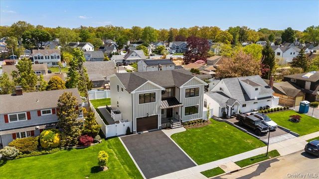89 Choir Lane, Westbury, NY 11590