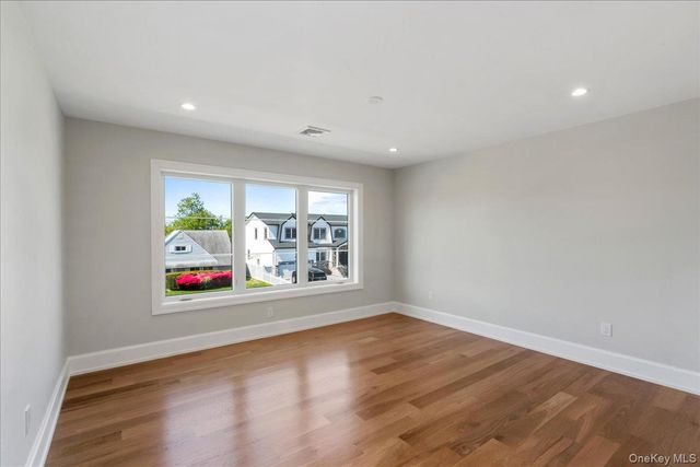 89 Choir Lane, Westbury, NY 11590