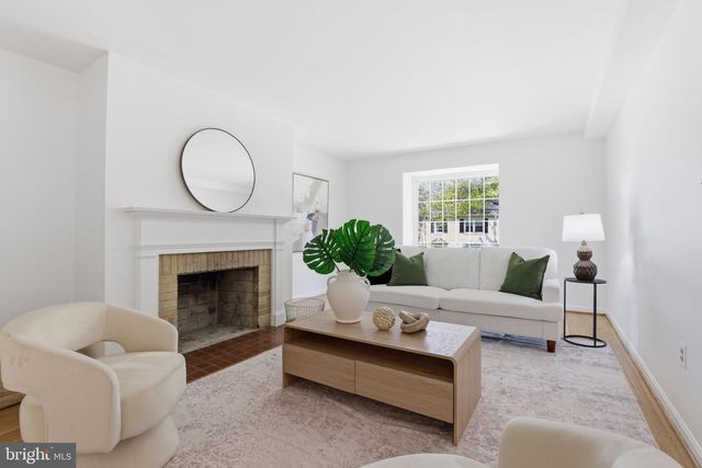 7379 HALLCREST DR, Mclean, VA 22102