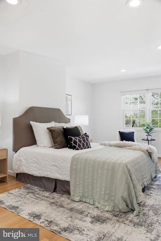 7379 HALLCREST DR, Mclean, VA 22102