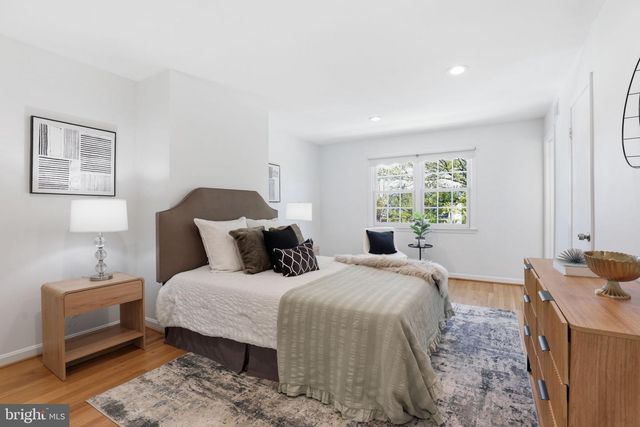 7379 HALLCREST DR, Mclean, VA 22102
