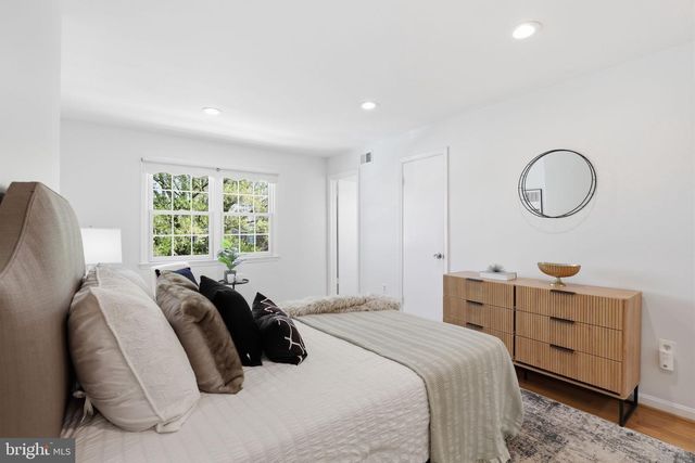 7379 HALLCREST DR, Mclean, VA 22102