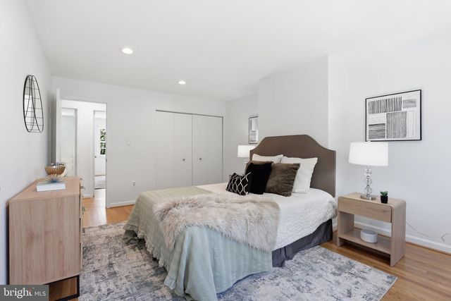 7379 HALLCREST DR, Mclean, VA 22102