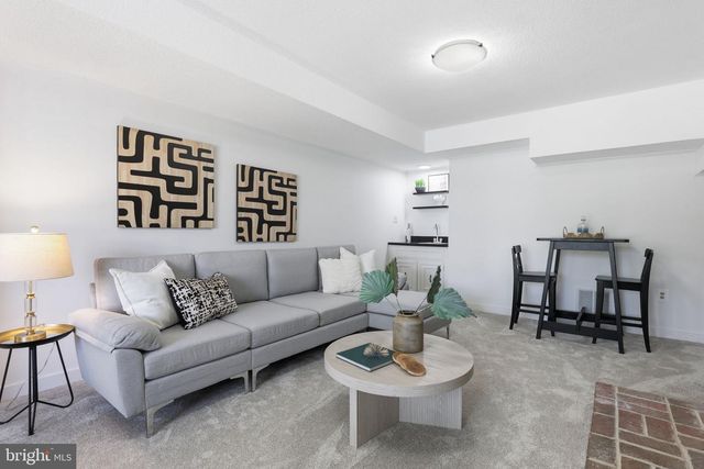 7379 HALLCREST DR, Mclean, VA 22102