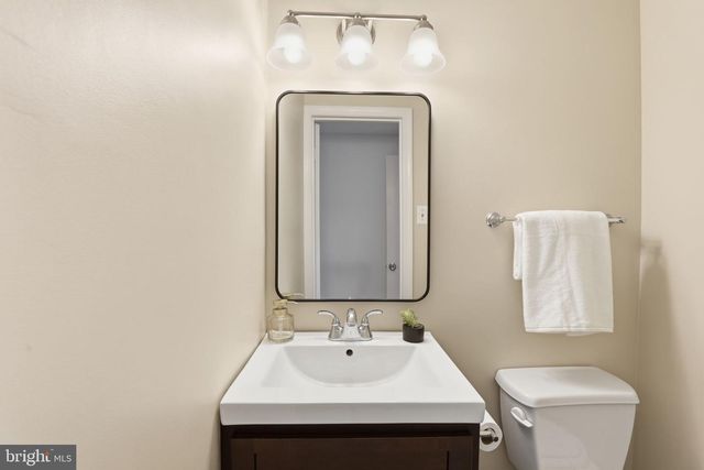 7379 HALLCREST DR, Mclean, VA 22102