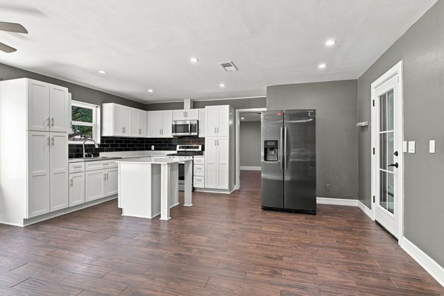 6909 Sandalwood Lane, Fort Worth, TX 76116