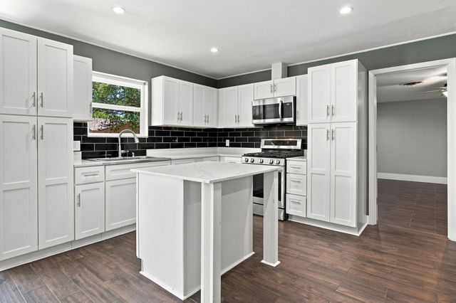 6909 Sandalwood Lane, Fort Worth, TX 76116