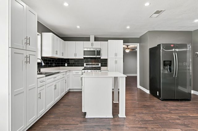 6909 Sandalwood Lane, Fort Worth, TX 76116
