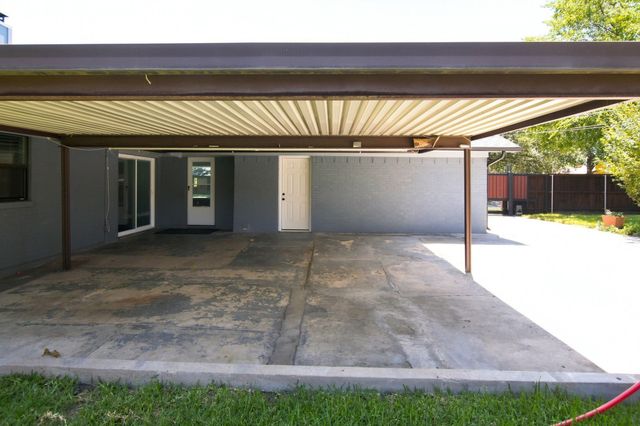6909 Sandalwood Lane, Fort Worth, TX 76116