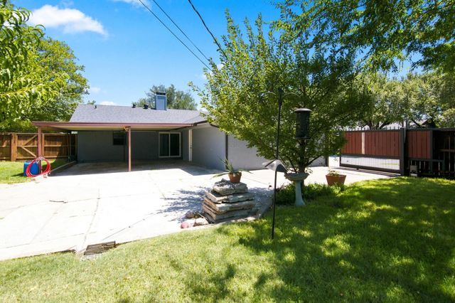 6909 Sandalwood Lane, Fort Worth, TX 76116